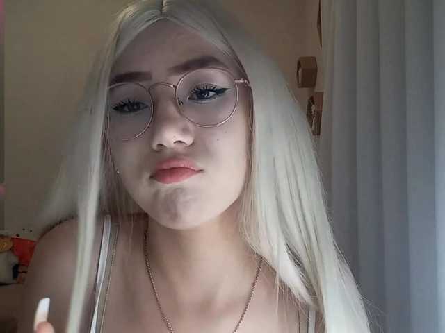 MyrleHenggeler live cam on BongaCams