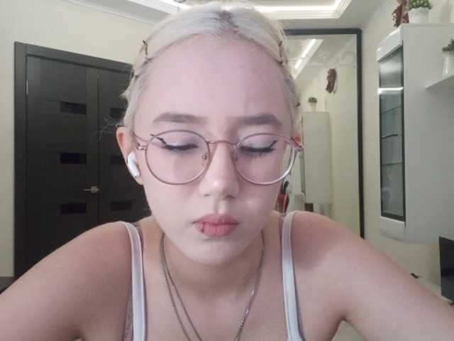 MyrleHenggeler live cam on BongaCams