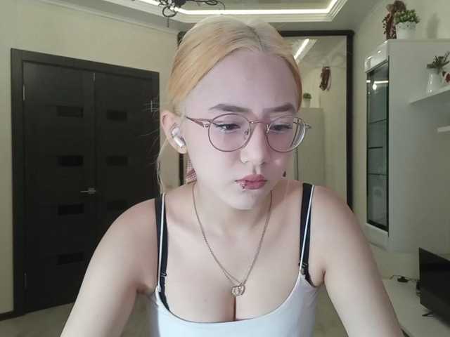 MyrleHenggeler live cam on BongaCams