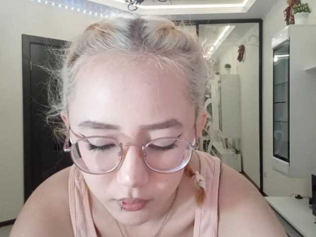 MyrleHenggeler live cam on BongaCams