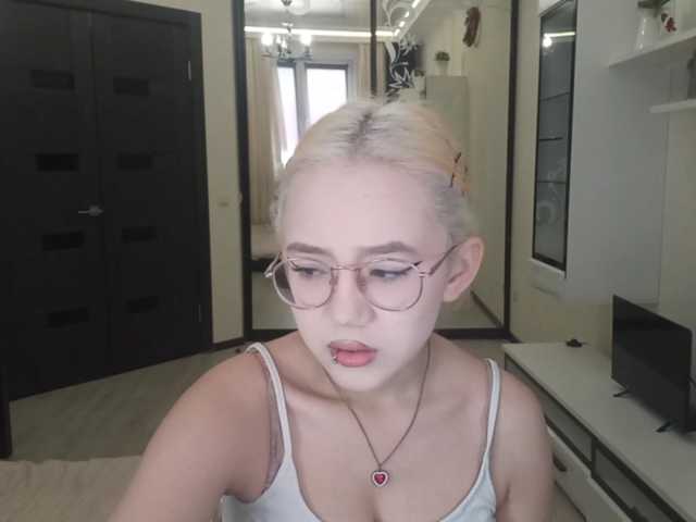 MyrleHenggeler live cam on BongaCams