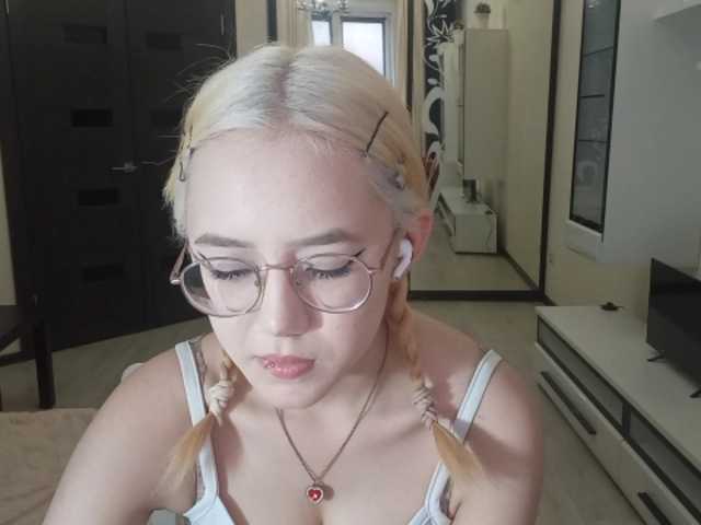MyrleHenggeler live cam on BongaCams
