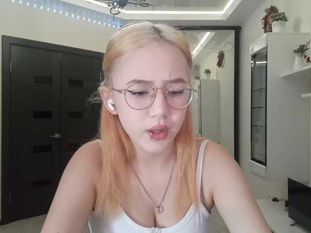 MyrleHenggeler live cam on BongaCams