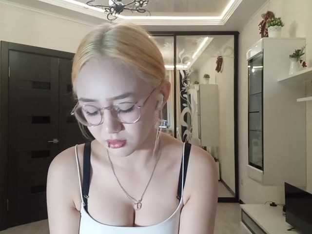 MyrleHenggeler live cam on BongaCams