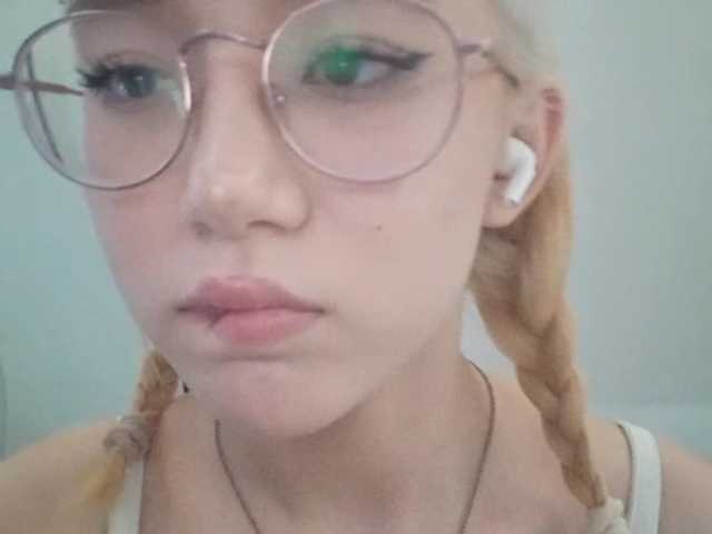 MyrleHenggeler live cam on BongaCams