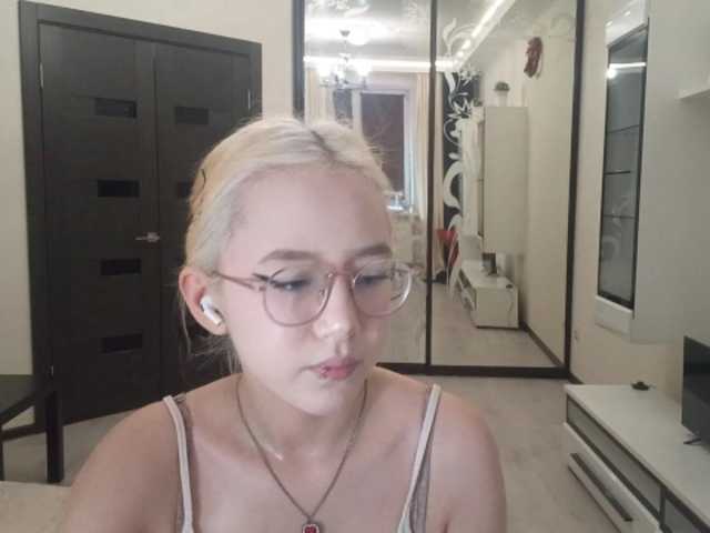 MyrleHenggeler live cam on BongaCams