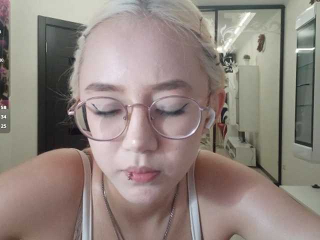 MyrleHenggeler live cam on BongaCams