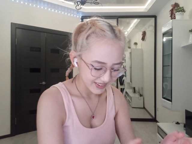 MyrleHenggeler live cam on BongaCams