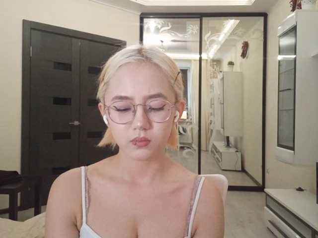 MyrleHenggeler live cam on BongaCams