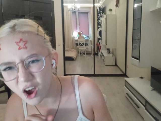 MyrleHenggeler live cam on BongaCams