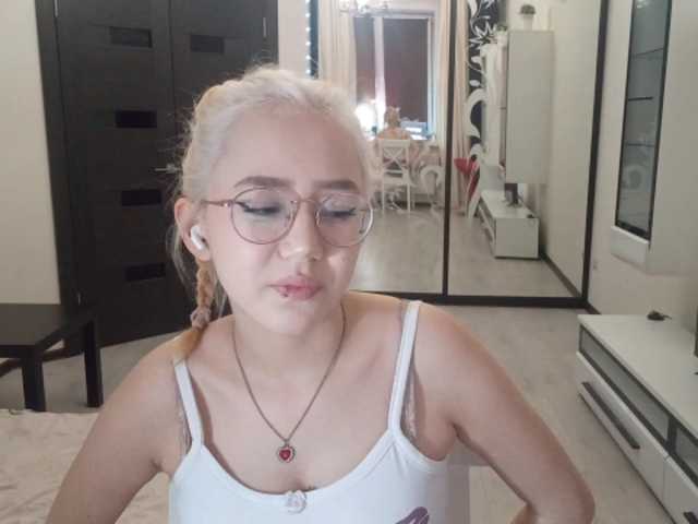 MyrleHenggeler live cam on BongaCams
