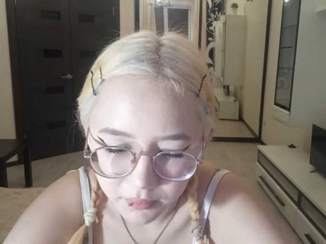 MyrleHenggeler live cam on BongaCams