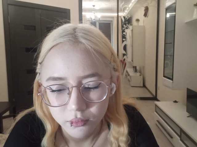 MyrleHenggeler live cam on BongaCams