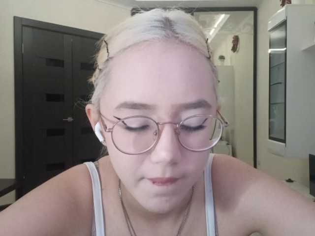 MyrleHenggeler live cam on BongaCams
