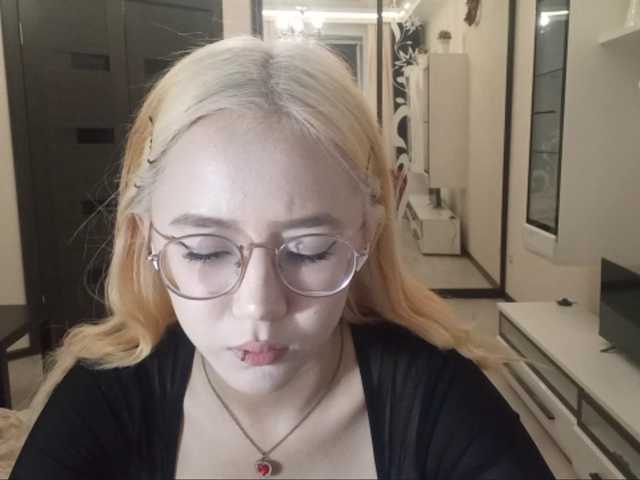 MyrleHenggeler live cam on BongaCams