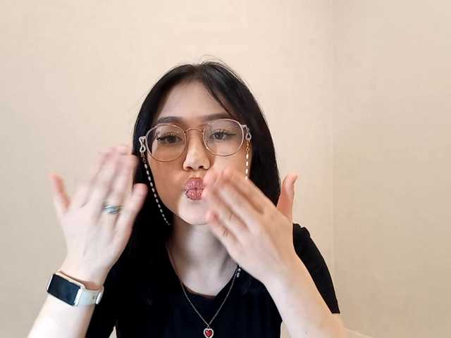 MyrleHenggeler's BongaCams show and profile