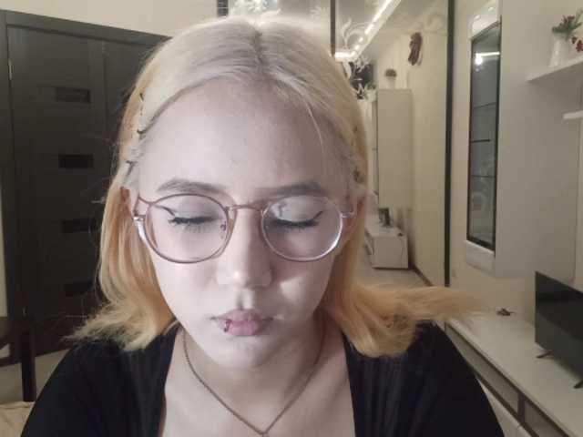 MyrleHenggeler live cam on BongaCams