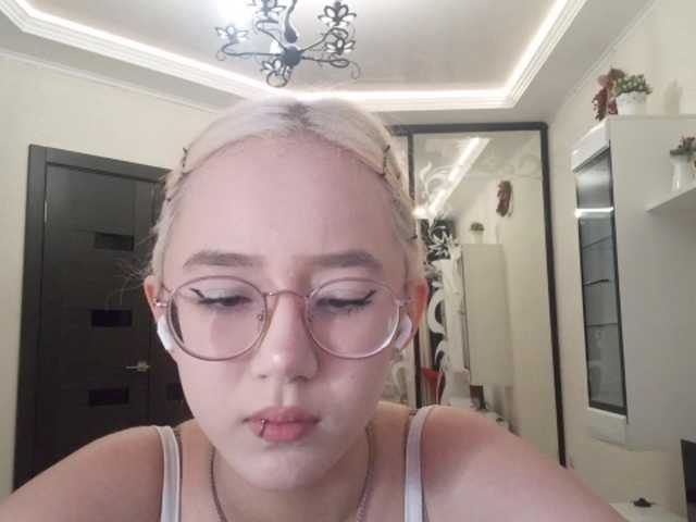 MyrleHenggeler live cam on BongaCams