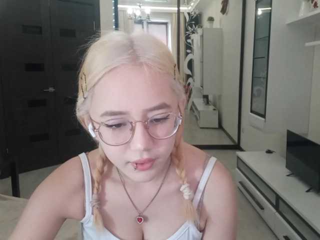 MyrleHenggeler live cam on BongaCams