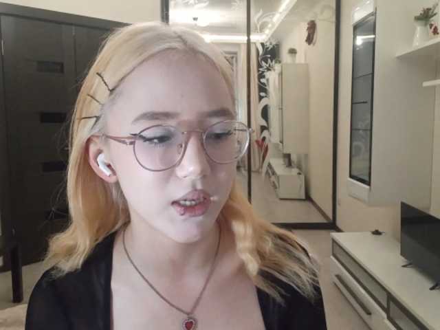 MyrleHenggeler live cam on BongaCams