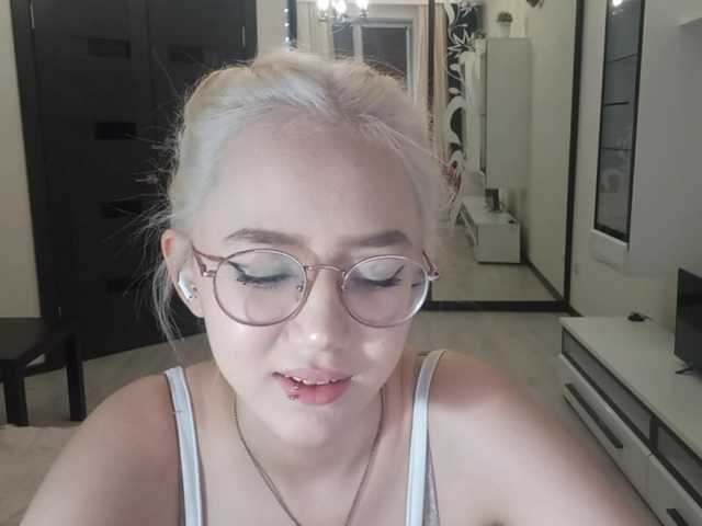 MyrleHenggeler live cam on BongaCams