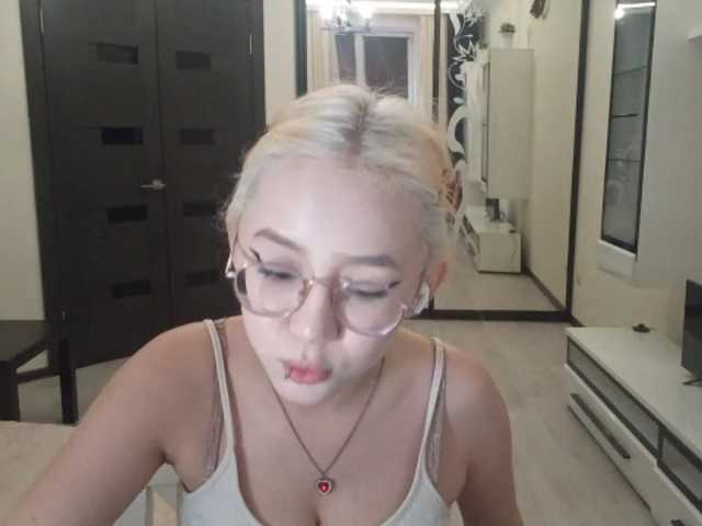 MyrleHenggeler live cam on BongaCams