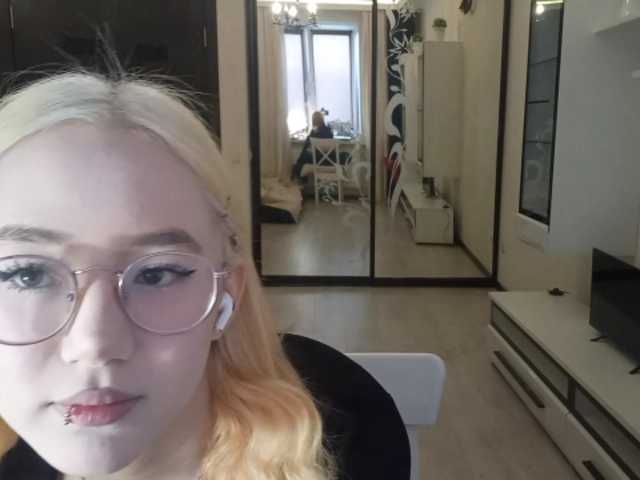 MyrleHenggeler live cam on BongaCams