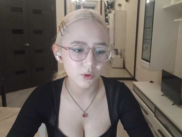 MyrleHenggeler live cam on BongaCams