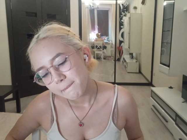 MyrleHenggeler live cam on BongaCams