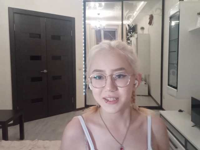 MyrleHenggeler live cam on BongaCams