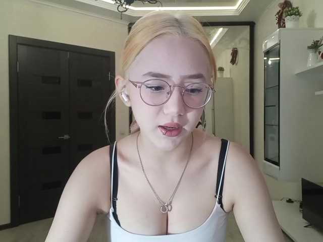 MyrleHenggeler live cam on BongaCams