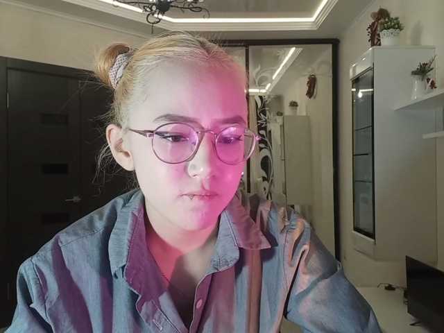 MyrleHenggeler live cam on BongaCams