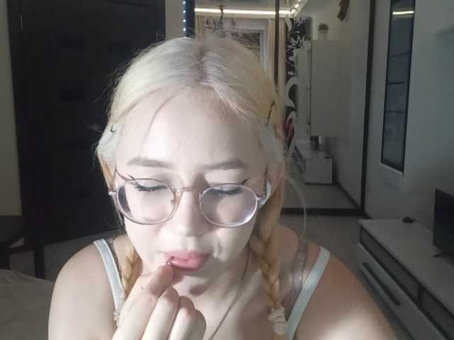 MyrleHenggeler live cam on BongaCams