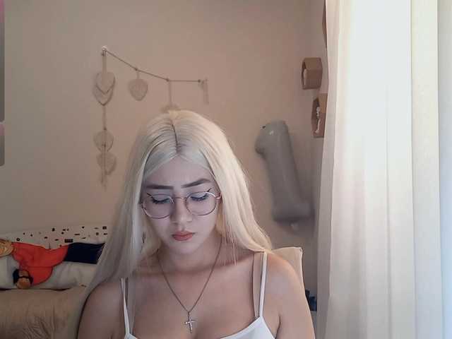 MyrleHenggeler live webcam show