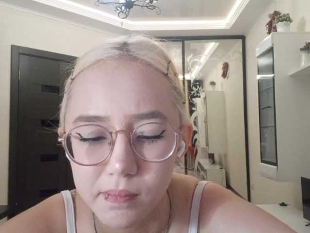 MyrleHenggeler live cam on BongaCams