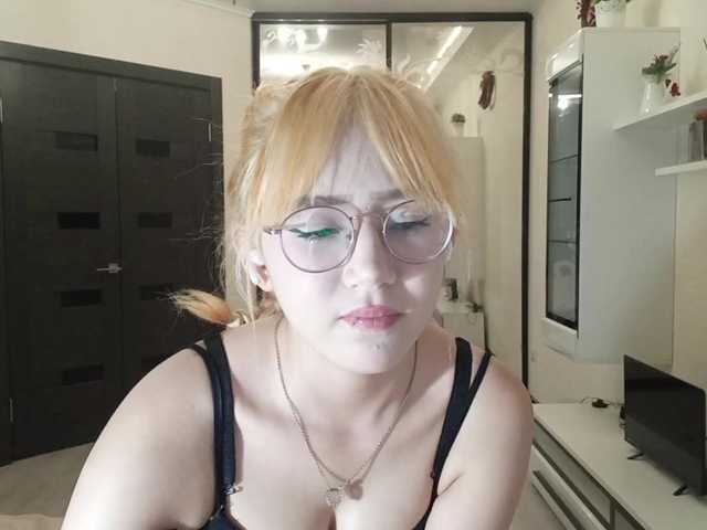 MyrleHenggeler live cam on BongaCams