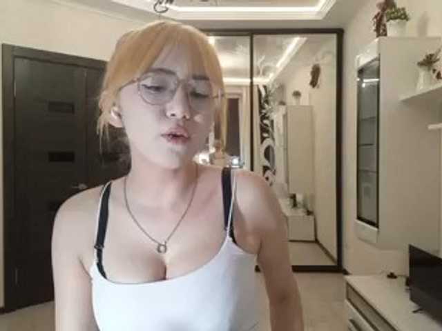 MyrleHenggeler live cam on BongaCams