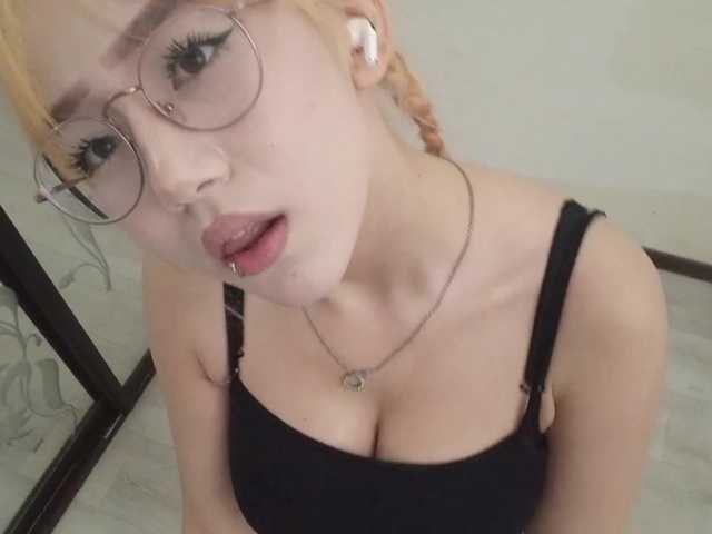 MyrleHenggeler live cam on BongaCams