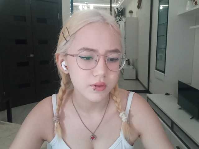 MyrleHenggeler live cam on BongaCams