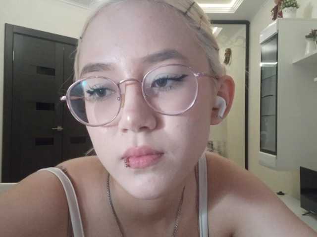 MyrleHenggeler live cam on BongaCams