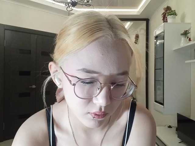 MyrleHenggeler live cam on BongaCams