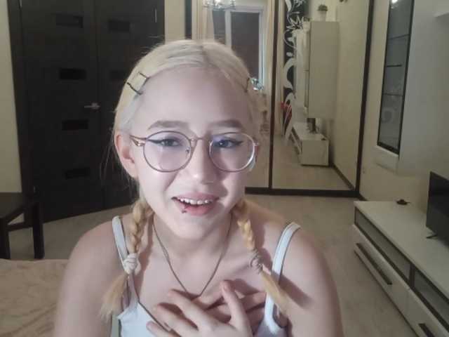 MyrleHenggeler live cam on BongaCams