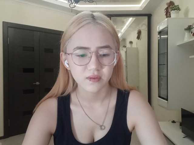MyrleHenggeler live cam on BongaCams