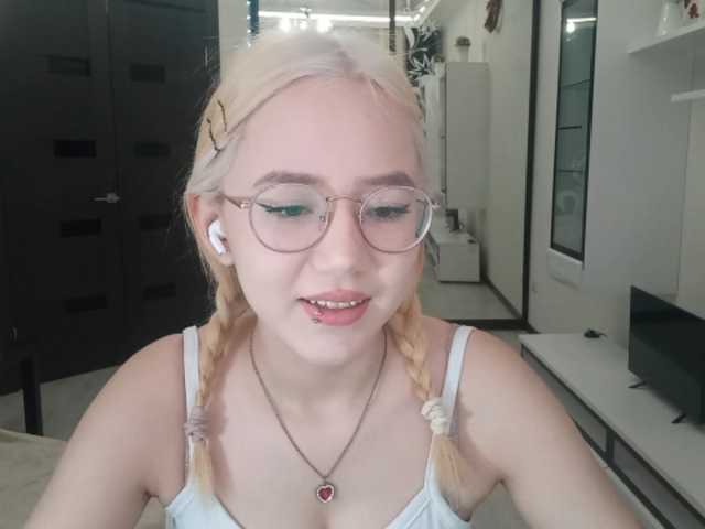 MyrleHenggeler live cam on BongaCams