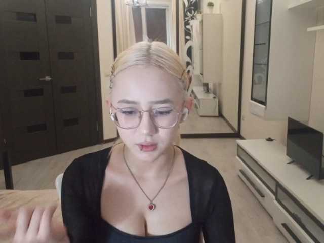 MyrleHenggeler live cam on BongaCams