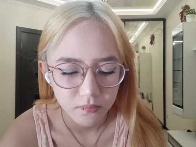 MyrleHenggeler live cam on BongaCams