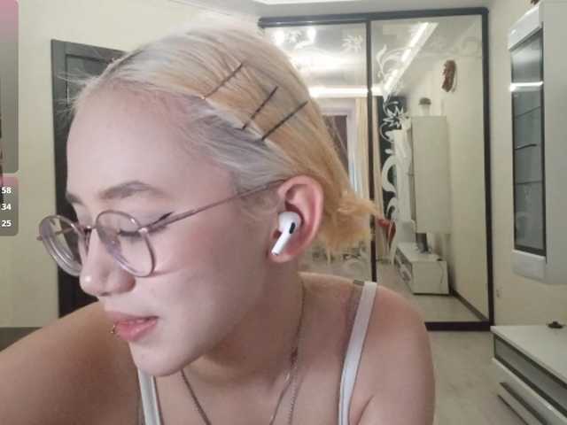 MyrleHenggeler live cam on BongaCams