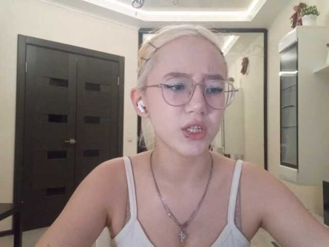 MyrleHenggeler live cam on BongaCams