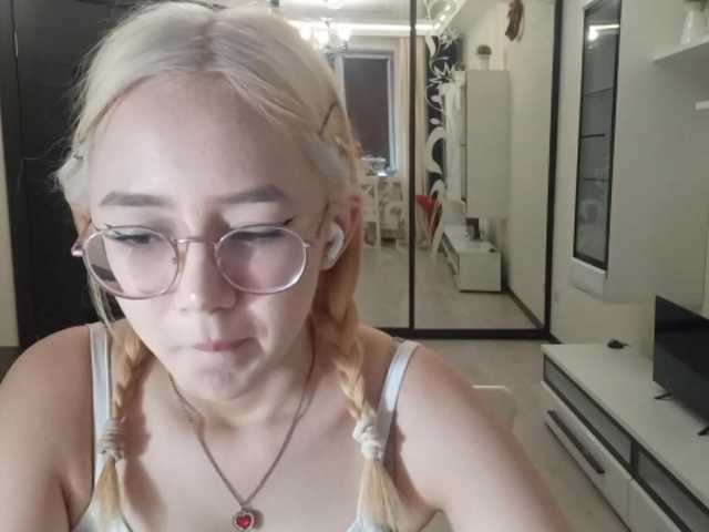 MyrleHenggeler live cam preview