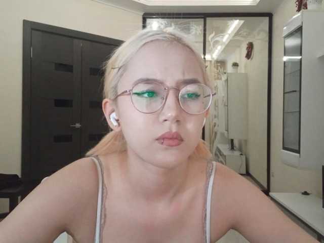 MyrleHenggeler live cam on BongaCams